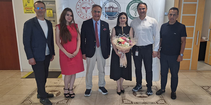 Hastanemizde hematoloji yan dal asistanı olarak görev yapmakta olan Uzm. Dr. Nazik OKUMUŞ, Başhekimimiz Prof. Dr. Fevzi Altuntaş'ın da sınav jürisinde yer aldığı uzmanlık sınavını başarıyla tamamlayarak Hematoloji Uzmanı unvanını almaya hak kazanmışt